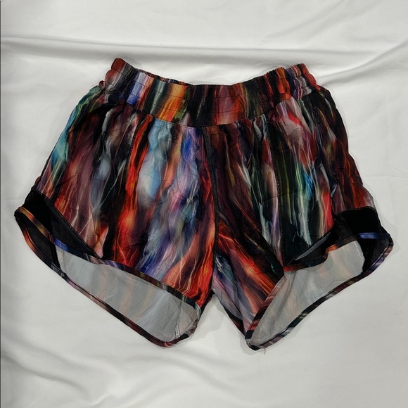 Lululemon Hotty Hot Short II *Long 4" size 4 - Picture 1 of 4